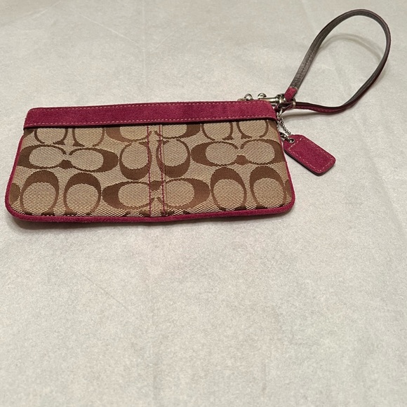 EUC Coach Women’s Wristlet - Picture 4 of 12